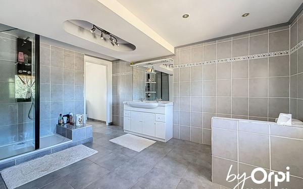 Maison à vendre    5 pièces • 168,30 m2 Neuf-Église