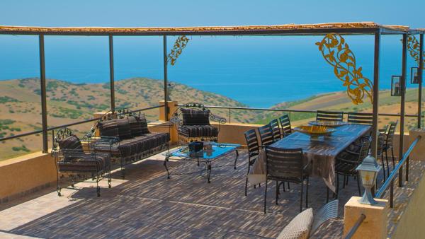 TANGER /ASILAH  GRANDE PROPRIETE  SUR L'OCEAN  SUR UN JARDIN DE 6000 M2
