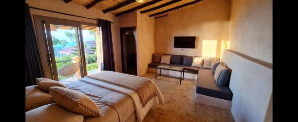 TANGER /ASILAH  GRANDE PROPRIETE  SUR L'OCEAN  SUR UN JARDIN DE 6000 M2