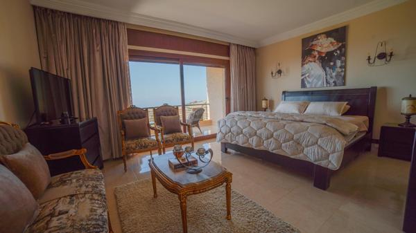 TANGER /ASILAH  GRANDE PROPRIETE  SUR L'OCEAN  SUR UN JARDIN DE 6000 M2