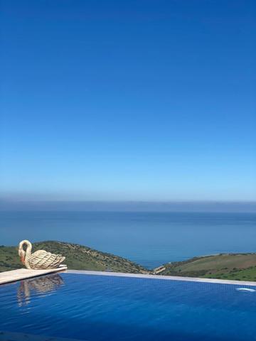TANGER /ASILAH  GRANDE PROPRIETE  SUR L'OCEAN  SUR UN JARDIN DE 6000 M2