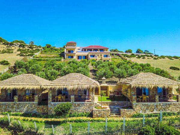 TANGER /ASILAH  GRANDE PROPRIETE  SUR L'OCEAN  SUR UN JARDIN DE 6000 M2