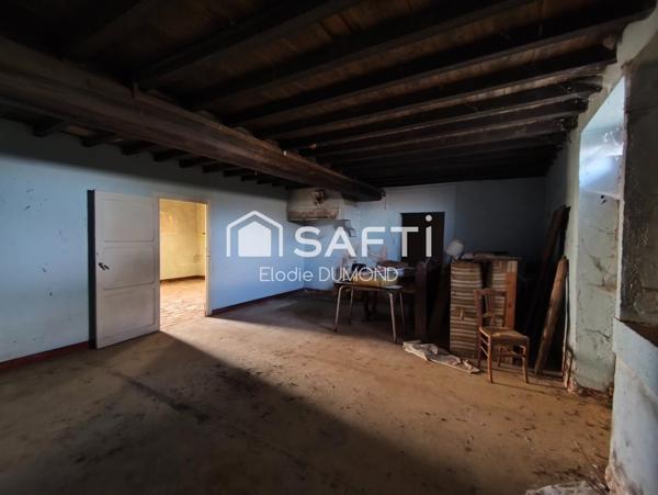 Corps de ferme à rénover entièrement d'une surface habitable de 139 m2 sur terrain de 1590 m2