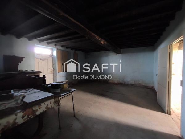 Corps de ferme à rénover entièrement d'une surface habitable de 139 m2 sur terrain de 1590 m2