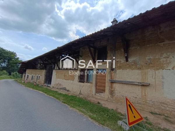 Corps de ferme à rénover entièrement d'une surface habitable de 139 m2 sur terrain de 1590 m2