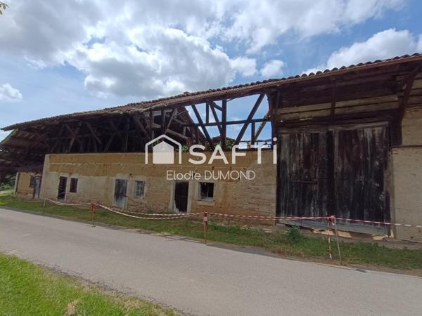 Corps de ferme à rénover entièrement d'une surface habitable de 139 m2 sur terrain de 1590 m2