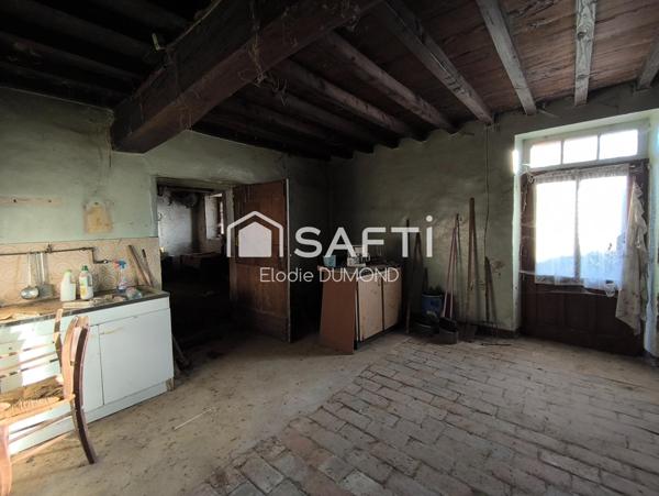 Corps de ferme à rénover entièrement d'une surface habitable de 139 m2 sur terrain de 1590 m2
