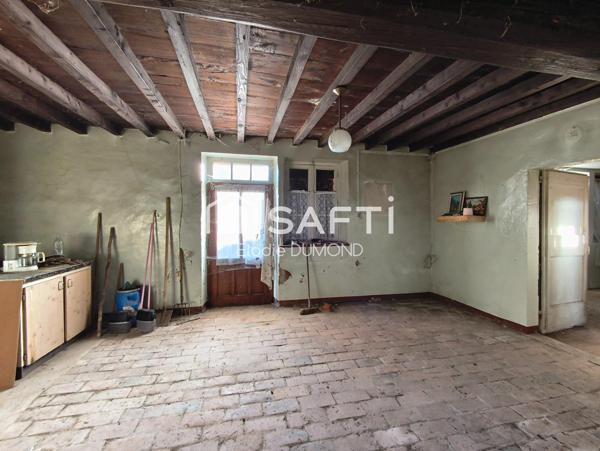 Corps de ferme à rénover entièrement d'une surface habitable de 139 m2 sur terrain de 1590 m2