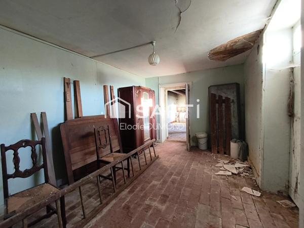 Corps de ferme à rénover entièrement d'une surface habitable de 139 m2 sur terrain de 1590 m2