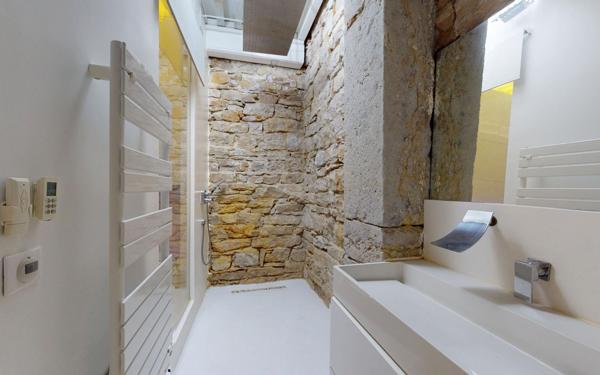 Appartement à vendre    2 pièces • 91 m2 Lyon 1