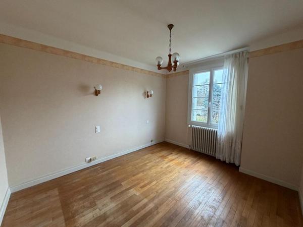 Jolie maison sur sous sol avec cabinet médical indépendant à Jouet sur l'Aubois