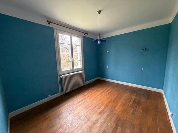 Jolie maison sur sous sol avec cabinet médical indépendant à Jouet sur l'Aubois