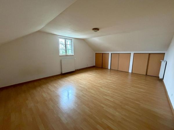 Jolie maison sur sous sol avec cabinet médical indépendant à Jouet sur l'Aubois