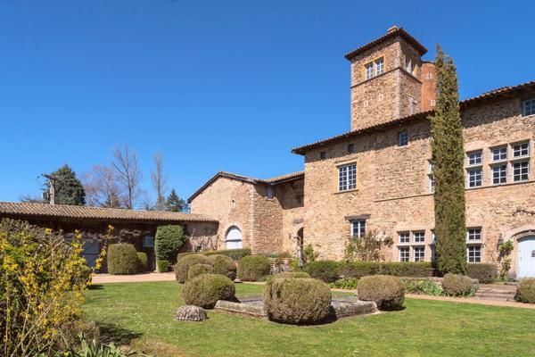 Limonest - Propriété d'exception - Dépendances - Parc de 7 660 m²
