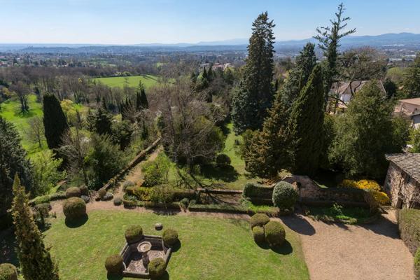 Limonest - Propriété d'exception - Dépendances - Parc de 7 660 m²
