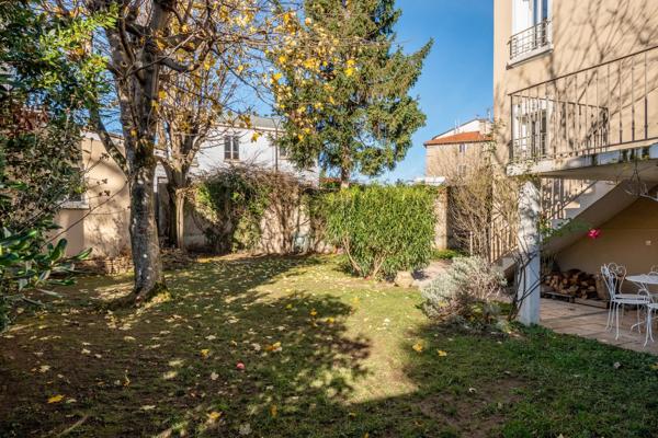 Oullins - Maison d'environ 208 m² - 5/6 chambres - Jardin 400 m²