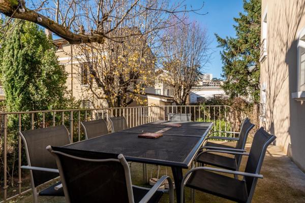 Oullins - Maison d'environ 208 m² - 5/6 chambres - Jardin 400 m²