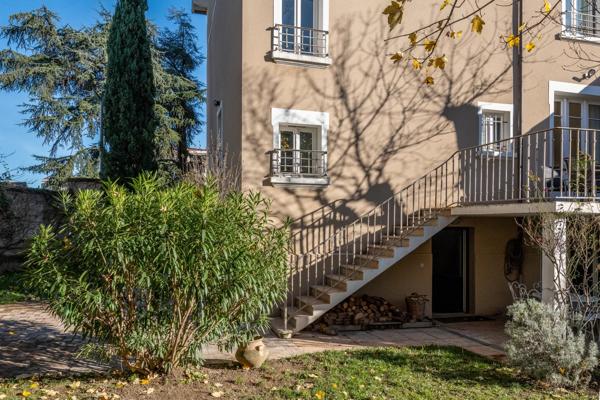 Oullins - Maison d'environ 208 m² - 5/6 chambres - Jardin 400 m²