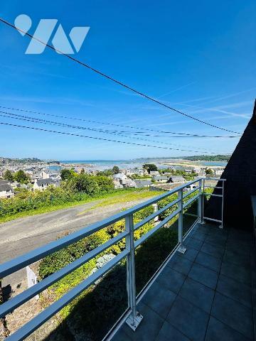 A vendre sur la commune de Perros-Guirec agréable maison vue mer et offrant de beaux espaces et...