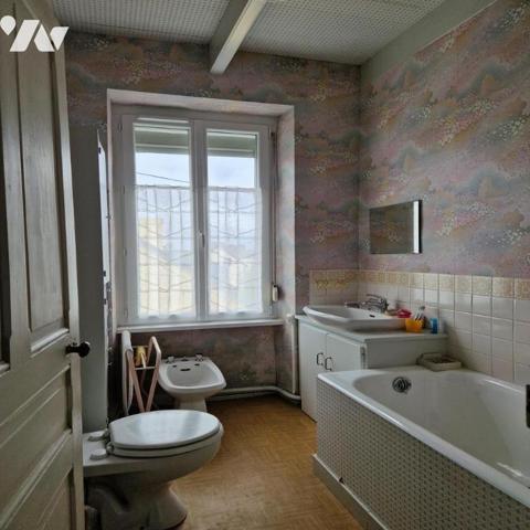 Maison d'habitation à vendre dans le centre de Châteauneuf du Faou, Finistère 29
