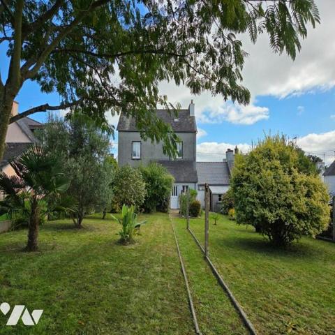 Maison d'habitation à vendre dans le centre de Châteauneuf du Faou, Finistère 29