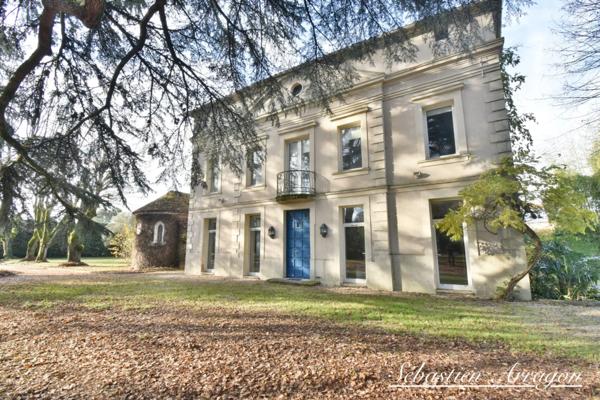 Maison de maître du XIXᵉ siècle à Villeneuve-sur-Lot – 460 m² – Parc de 8 300 m² – Piscine – Centre-ville à pied