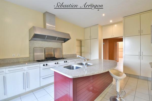 Maison de maître du XIXᵉ siècle à Villeneuve-sur-Lot – 460 m² – Parc de 8 300 m² – Piscine – Centre-ville à pied