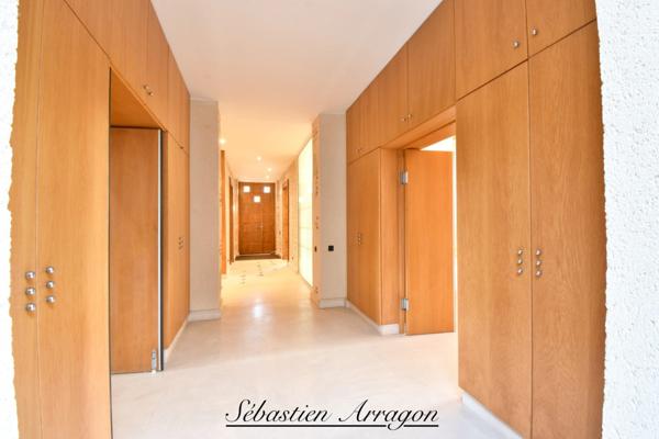 Maison de maître du XIXᵉ siècle à Villeneuve-sur-Lot – 460 m² – Parc de 8 300 m² – Piscine – Centre-ville à pied