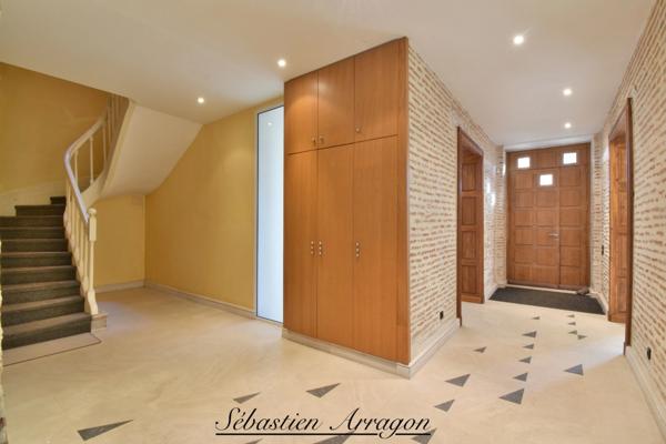 Maison de maître du XIXᵉ siècle à Villeneuve-sur-Lot – 460 m² – Parc de 8 300 m² – Piscine – Centre-ville à pied