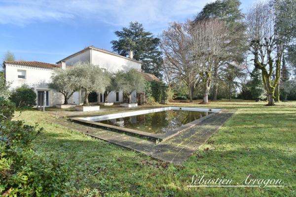 Maison de maître du XIXᵉ siècle à Villeneuve-sur-Lot – 460 m² – Parc de 8 300 m² – Piscine – Centre-ville à pied