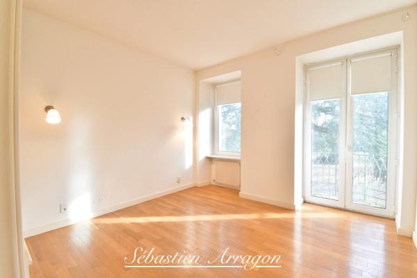 Maison de maître du XIXᵉ siècle à Villeneuve-sur-Lot – 460 m² – Parc de 8 300 m² – Piscine – Centre-ville à pied