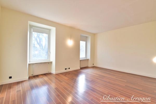 Maison de maître du XIXᵉ siècle à Villeneuve-sur-Lot – 460 m² – Parc de 8 300 m² – Piscine – Centre-ville à pied