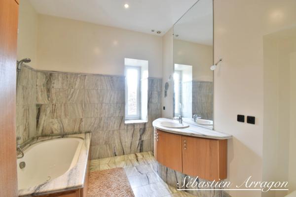 Maison de maître du XIXᵉ siècle à Villeneuve-sur-Lot – 460 m² – Parc de 8 300 m² – Piscine – Centre-ville à pied