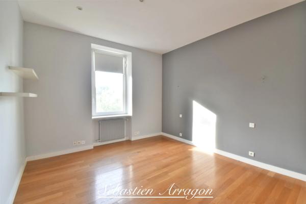 Maison de maître du XIXᵉ siècle à Villeneuve-sur-Lot – 460 m² – Parc de 8 300 m² – Piscine – Centre-ville à pied