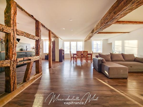 Grande maison de ville avec terrasse de 70 m² et garage, rénovée avec cachet et authenticité