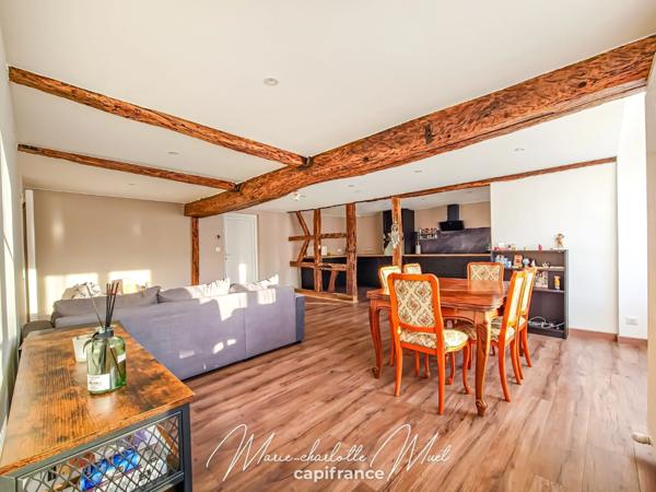 Grande maison de ville avec terrasse de 70 m² et garage, rénovée avec cachet et authenticité