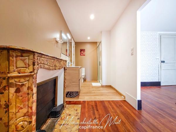 Grande maison de ville avec terrasse de 70 m² et garage, rénovée avec cachet et authenticité