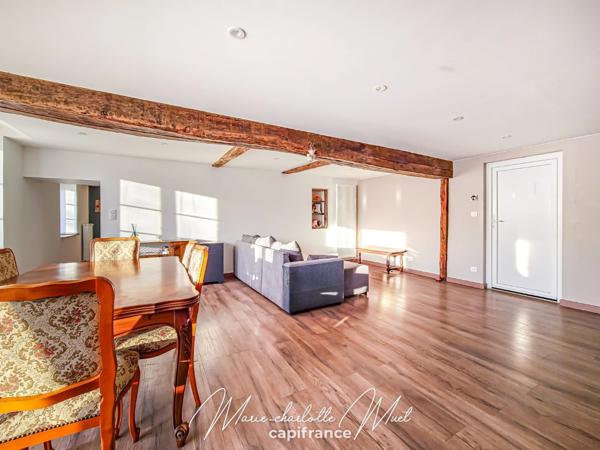 Grande maison de ville avec terrasse de 70 m² et garage, rénovée avec cachet et authenticité