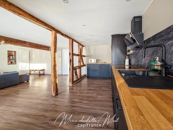 Grande maison de ville avec terrasse de 70 m² et garage, rénovée avec cachet et authenticité