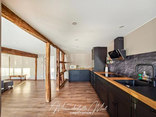 Grande maison de ville avec terrasse de 70 m² et garage, rénovée avec cachet et authenticité