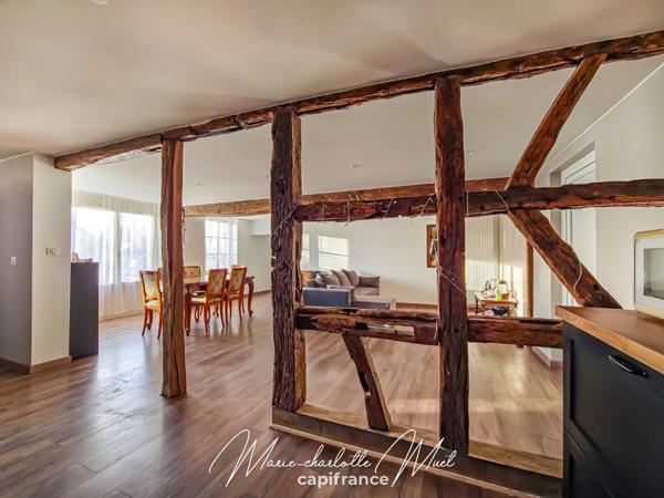 Grande maison de ville avec terrasse de 70 m² et garage, rénovée avec cachet et authenticité