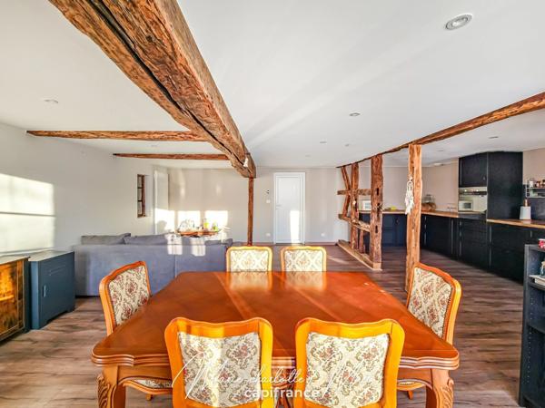 Grande maison de ville avec terrasse de 70 m² et garage, rénovée avec cachet et authenticité