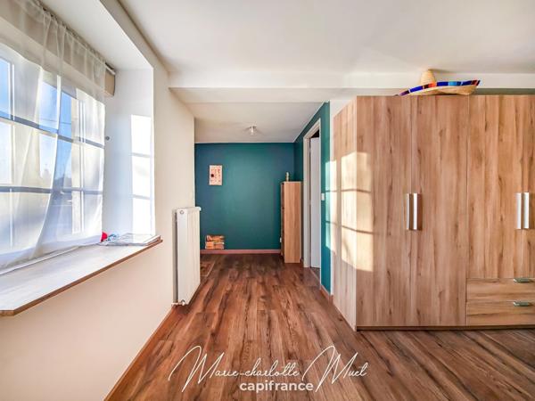 Grande maison de ville avec terrasse de 70 m² et garage, rénovée avec cachet et authenticité