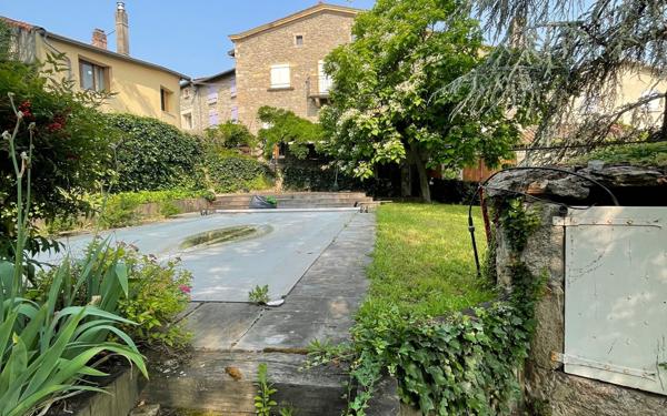 Maison à louer    5 pièces •  Soucieu-en-Jarrest