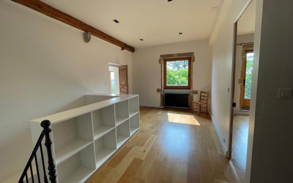 Maison à louer    5 pièces •  Soucieu-en-Jarrest