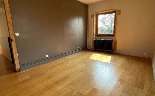 Maison à louer    5 pièces •  Soucieu-en-Jarrest