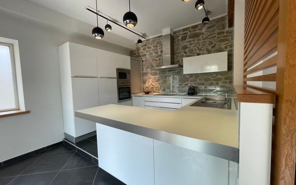 Maison à louer    5 pièces •  Soucieu-en-Jarrest