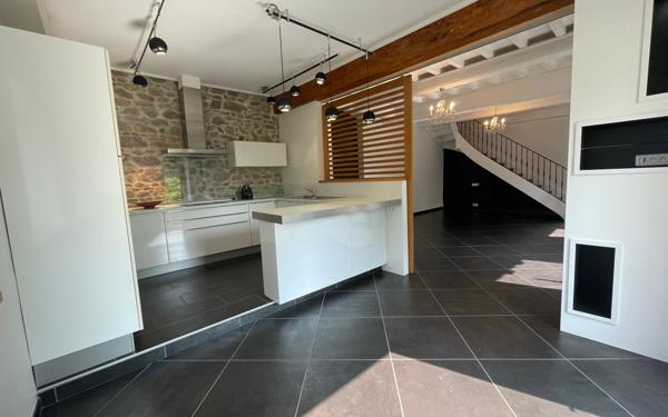 Maison à louer    5 pièces •  Soucieu-en-Jarrest