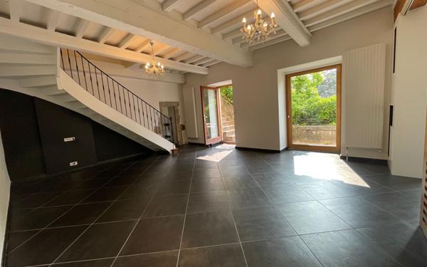 Maison à louer    5 pièces •  Soucieu-en-Jarrest