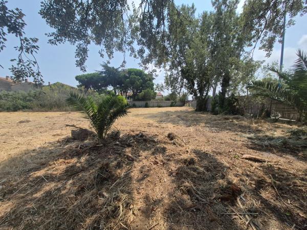 Terrain à vendre 2064 m²  - SAINTE MARIE LA MER - A 5 min des plages